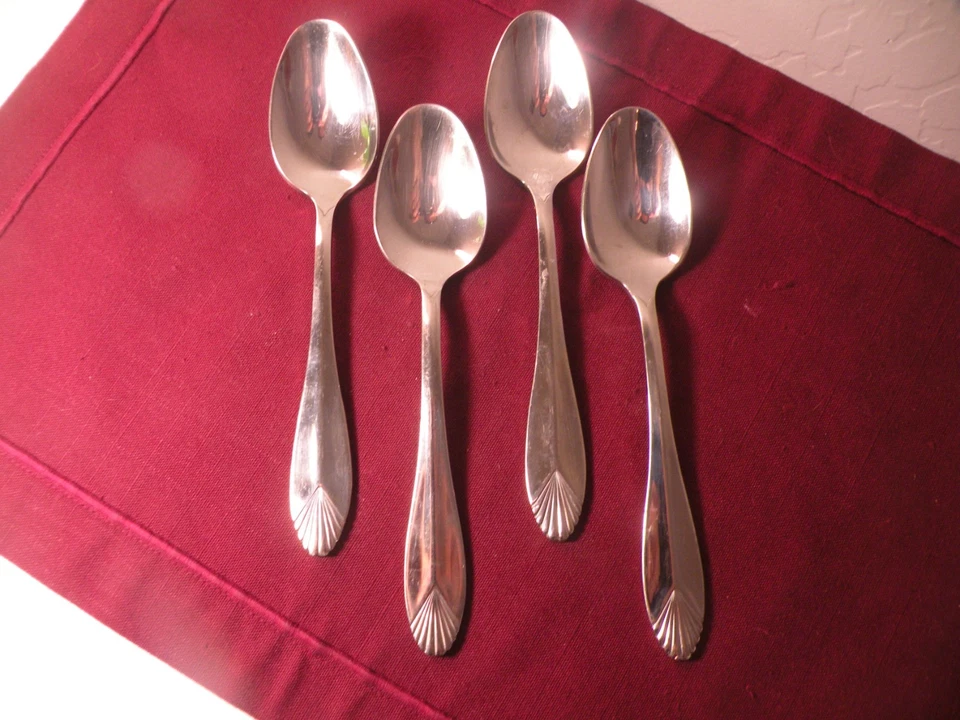 Juego de 4 cucharas soperas lugar/ovaladas Heritage Mint Ltd SAFRANO 18/10 acero inoxidable 7" Foto 1 de 4