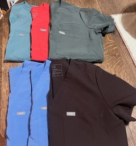 Figs Catarina One Pocket Scrub Top - Picture 1 of 3