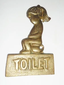 FIGURINA VINTAGE ART DECO OTTONE INSEGNA TOILETTE DESIGN RAGAZZA - Foto 1 di 5