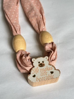 Lindo collar vintage de oso de peluche de 14 pulgadas de tela y cuentas de madera Foto 1 de 3