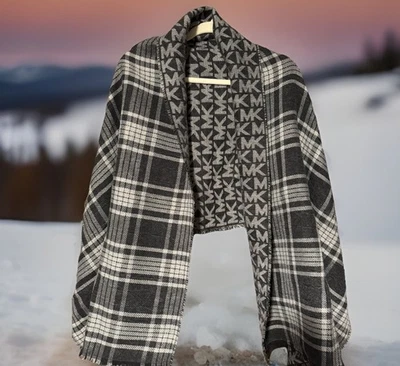 Nuevo con etiquetas Michael Kors Mujer Logo Reversible Bufanda Envoltura Talla 74 x 26 Pulgadas Ret. $68,00 Foto 1 de 4