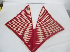 VINTAGE VERA ๐ธ 16" X 17" ==RED & OFF WHITE PRINT / COLLAR SCARF - Picture 1 of 4