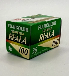Fujicolor Reala Superia 35mm FIlm 100 ISO 36 Belichtungen VERSIEGELT abgelaufen 11/2004 - Bild 1 von 5