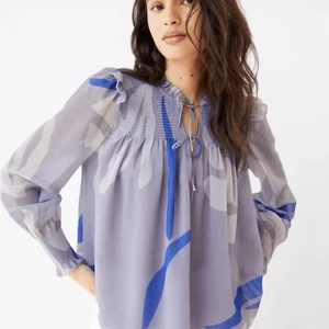 Aritzia Wilfred Castello Blouse Lavender Abstract Print Tie Neck Top Small NEW - Picture 1 of 8