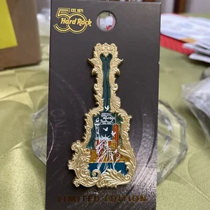 NIC Hard Rock Café NEW YORK 50TH ANNIVERSARY JUMBO STAINED GLASS GUITAR LE PIN - Bild 1 von 5