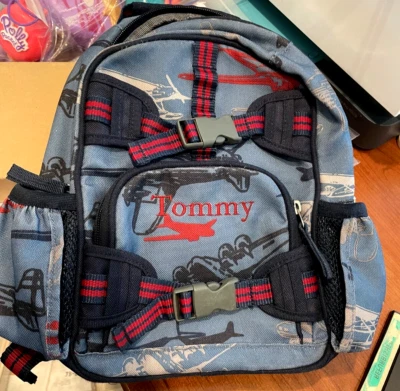 Difícil de encontrar Mochila Pottery Barn Kids AZUL/ROJO AVIONES TOMMY 11 x 11 1/2" Foto 1 de 4