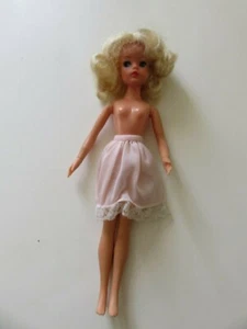 ANCIENNE POUPEE SINDY DE FLORIDO AVEC CILS - Picture 1 of 7