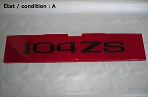 PEUGEOT 104 coupé - Plaque décorative arrière rouge "104 ZS" (inter-feux) NEUVE - Picture 1 of 2
