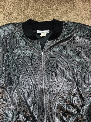 Chaqueta de satén sedoso vintage Off Broadway plateada y negra cachemira bombardero años 80’s Foto 1 de 4