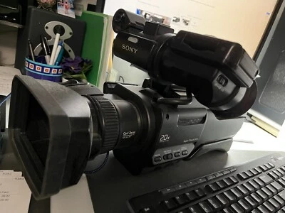 Sony HVR-HD1000P High Definition DV Camcorder - Image 1 of 4