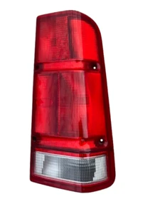Land Rover Discovery 1999-2002 OEM Right Passenger Side Rear Tail Light Red - Picture 1 of 2
