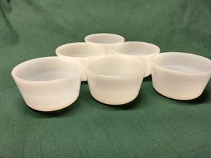 Menge 6 Vintage GLASBACKEN 4 Unzen Milchglas Puddingbecher Auflaufförmchen klein 3" Schüsseln - Bild 1 von 9