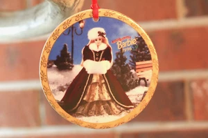 Barbie 1996 Ornamento Piatto Ceramica Disco Vacanze Natale di Enesco - Foto 1 di 7
