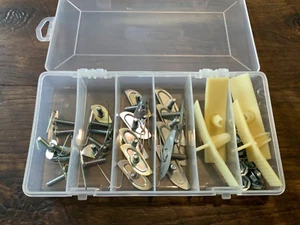 52 pcs fits Ford Lincoln Mercury moulding trim clips with nuts & nylon clips - Bild 1 von 2