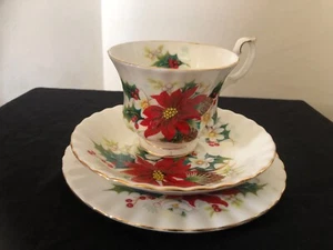Royal Albert Poinsettia ""TRIO"" Teetasse, Untertasse und Teeteller - Bild 1 von 6