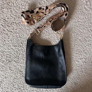 ah.dorned Classic Vegan Leather Messenger with removable strap - Picture 1 of 10