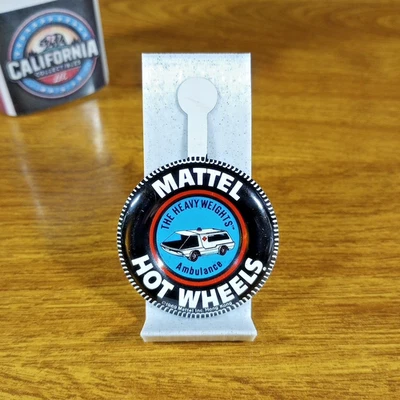 Broche Hot Wheels The Heavyweights Redline Ambulance metal botão Hong Kong 1970 - Imagem 1 de 2