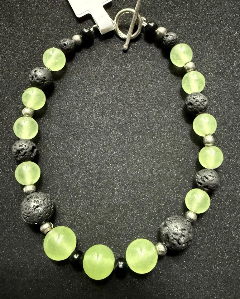 Hübsches Armband aus Peridot und Lava - Bild 1 von 1