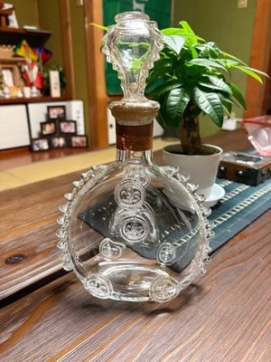 Remy Martin Luis XIII Coñac Botella Vacía y Tapón Baccarat Cristal Decantador Foto 1 de 2