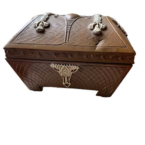 Antiguo ataúd de metal Art Deco baratija joyero tocador caja renacimiento egipcio - Imagen 1 de 15