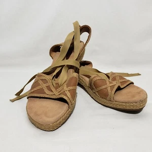 Clarks Artisan Collection braune hellbraune Damen-Sandalen 8,5 Schnürsenkel Kätzchen Keilabsatz Seil - Bild 1 von 6