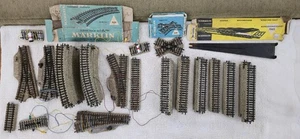 Märklin Lot zahlreiche H.O. Gleisartikel gebogen, gerade, Weiche + Kartons! - Bild 1 von 12