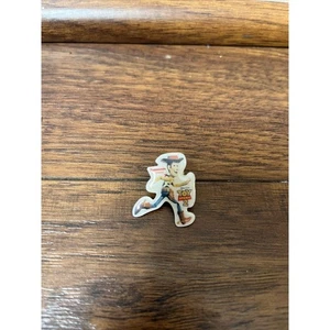 Vintage McDonalds Mitarbeiter Hut Anstecknadel Toy Story 2 Woody (1999) Pixar Disney - Bild 1 von 2