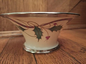 Lenox Holiday Nouveau Bon Bon Bowl Festive Holly & Berries Design Gold Tone Trim - Picture 1 of 12