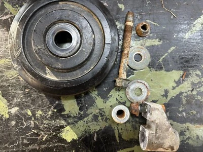 YAMAHA Viper 700 后悬架 IDLER 轮子和支架 8CR-4731A-00-00 RW6053 — 第 1/2 张图片