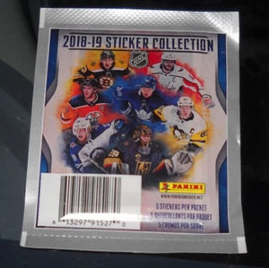 LOTTO 50 CONFEZIONI FIGURINE PANINI HOCKEY SIGILLATE NHL 2018-19 MARCHAND CROSBY OVERCHKIN - Foto 1 di 1