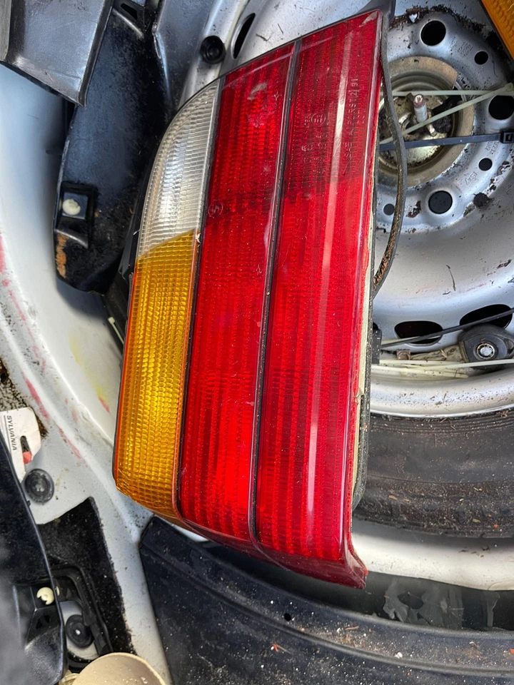 Conjunto luz trasera izquierda bmw serie 318 92 93 94 95 96 97 98 99 Foto 1 de 1