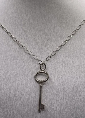 Ожерелье цепочка серебро 925 пробы большой ключ Tiffany & Co. 18 дюймов 3,9 г - Изображение 1 из 4