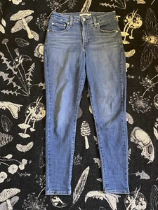 Pantalones de mezclilla ajustados de tiro alto Levi's 721 azul marino W28 L27 EXCELENTE ESTADO - Imagen 1 de 5
