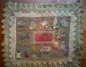 Antik 1881 Handgestrickt Handarbeit Deko Szene Tischdeko, Wohn Wandteppich - Bild 1 von 10