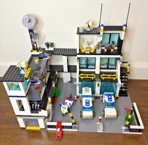 LEGO CITY: Police Headquarters (7744) - Incomplete - Picture 1 of 5