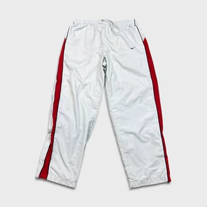 Pantalones deportivos Nike para hombre grandes gris Swoosh relajado atlético - Imagen 1 de 9