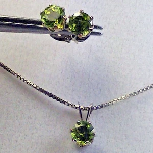 ¡HERMOSO! JUEGO DE PENDIENTES Y COLGANTES DE PERIDOTO 5MM GEMAS REDONDAS .925 S/S ¡NUEVO! ¡GENUINO! - Imagen 1 de 4