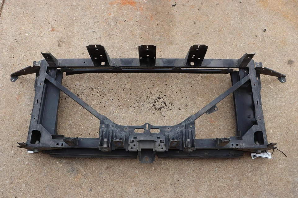 Marco de soporte central radiador delantero suburbano Chevy/GMC 2015-2020 OEM Foto 1 de 4