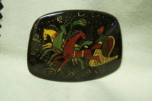 Spilla cavallo e carrozza Palekh lacca russa vintage da collezione dipinta a mano - Foto 1 di 1