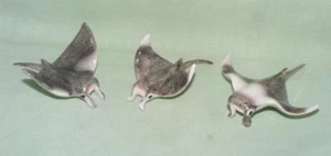 Figura de animal de porcelana en miniatura Klima Manta Ray Family L877 - Imagen 1 de 1