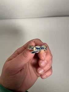 Vintage Militär Pin F-4U Korsar Flugzeug Fahrzeug Kämpfer für Weste Revers Krawattennadel  - Bild 1 von 2