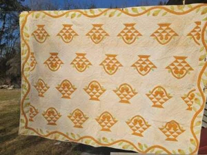 VINTAGE PEACH BASKET APPLIQUE QUILT Dark Mustard, Green - Picture 1 of 10