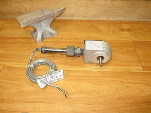 Red Lion LSQD0500 *NEW* Rotary Encoder Pulse Generator - Picture 1 of 9