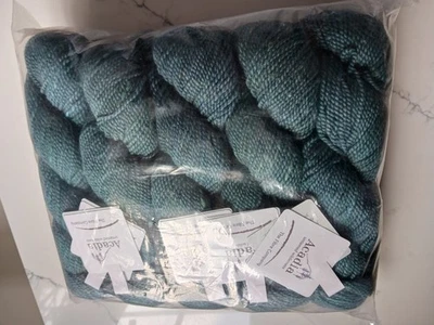 10 Fibre Co Acadia (en bolsa original) en Color "Garza Azul 60/20/20 Lana/Alpaca/Seda Foto 1 de 3