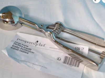 Pampered Chef Stainless Steel Large Scoop NIP 3 Tbsp Squeeze Action Handle - Image 1 of 3