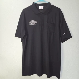 Camisa Polo de Golf Disney NIKE Negra Talla XL Bordada Saratoga Springs Resort Logo - Imagen 1 de 12