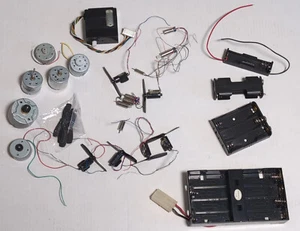 RC Modellbau Motor Konvolut - Motoren Servo Batteriefach Kleinstmotoren - Bild 1 von 1
