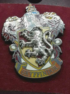 Universal Studios Harry Potter Gryffindor Crest Medallion Pin ~ Ships FREE - Picture 1 of 6