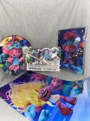 LOTE DE SUMINISTROS DE CUMPLEAÑOS TROLLS pancarta, mantel, adorno de pasteles, platos para pasteles. Foto 1 de 4