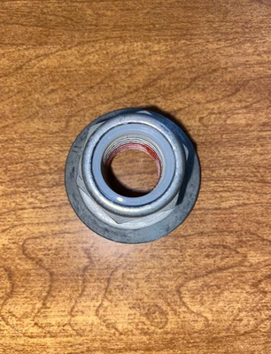 Tuerca de puntal Ford W715151-S440 Foto 1 de 3